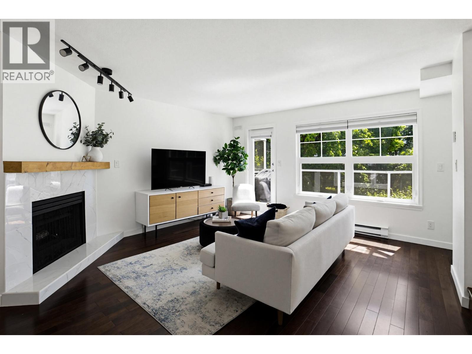 213 3787 Pender Street, Burnaby, British Columbia  V5C 2L2 - Photo 2 - R3154325