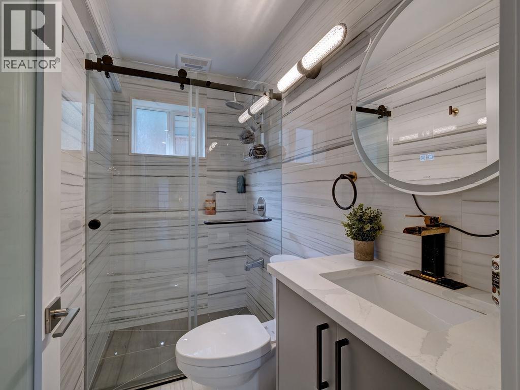 9168 Sunshine Coast Highway, Halfmoon Bay, British Columbia  V7Z 1E9 - Photo 18 - R3154337
