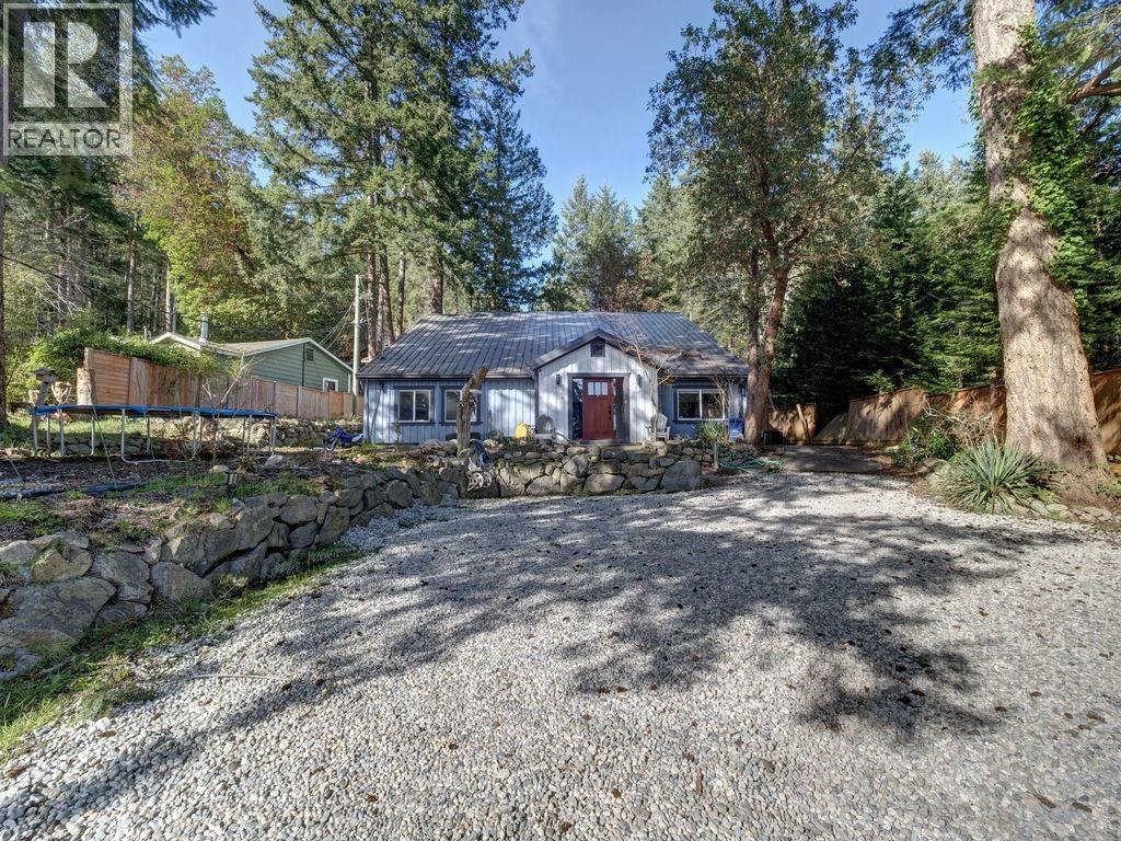 9168 Sunshine Coast Highway, Halfmoon Bay, British Columbia  V7Z 1E9 - Photo 3 - R3154337