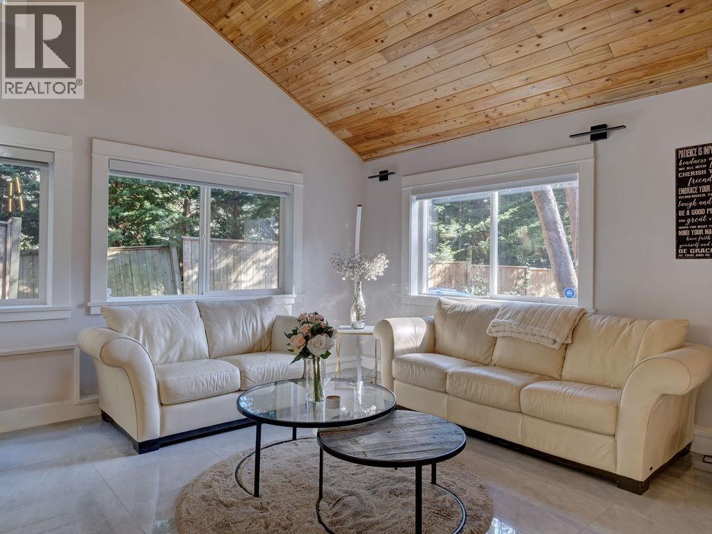 9168 Sunshine Coast Highway, Halfmoon Bay, British Columbia  V7Z 1E9 - Photo 9 - R3154337