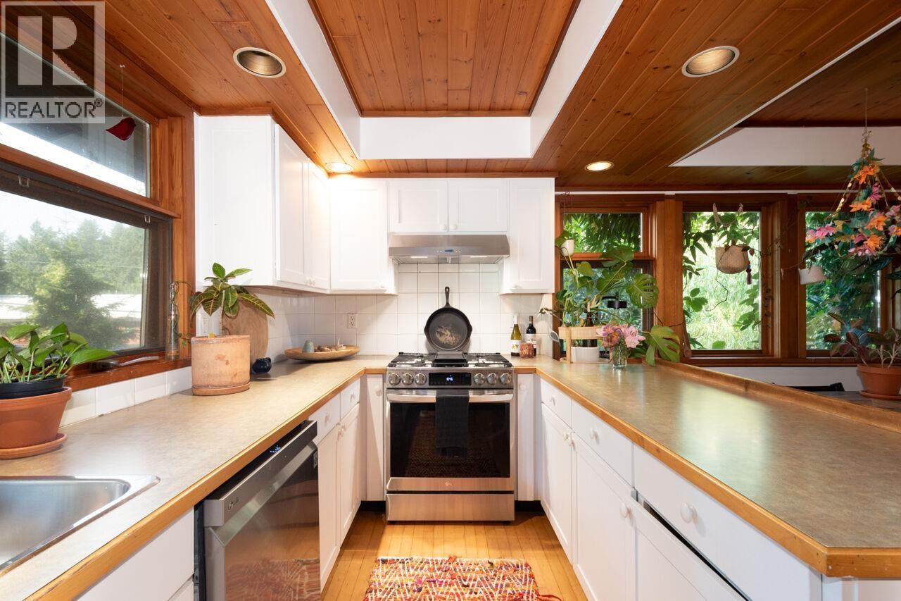 368 Eagles Nest Road, Bowen Island, British Columbia  V0N 1G1 - Photo 11 - R3154354