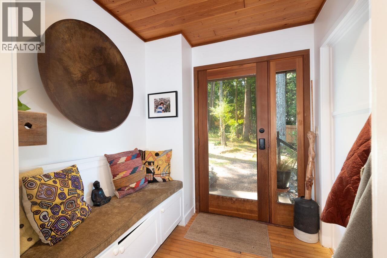 368 Eagles Nest Road, Bowen Island, British Columbia  V0N 1G1 - Photo 3 - R3154354