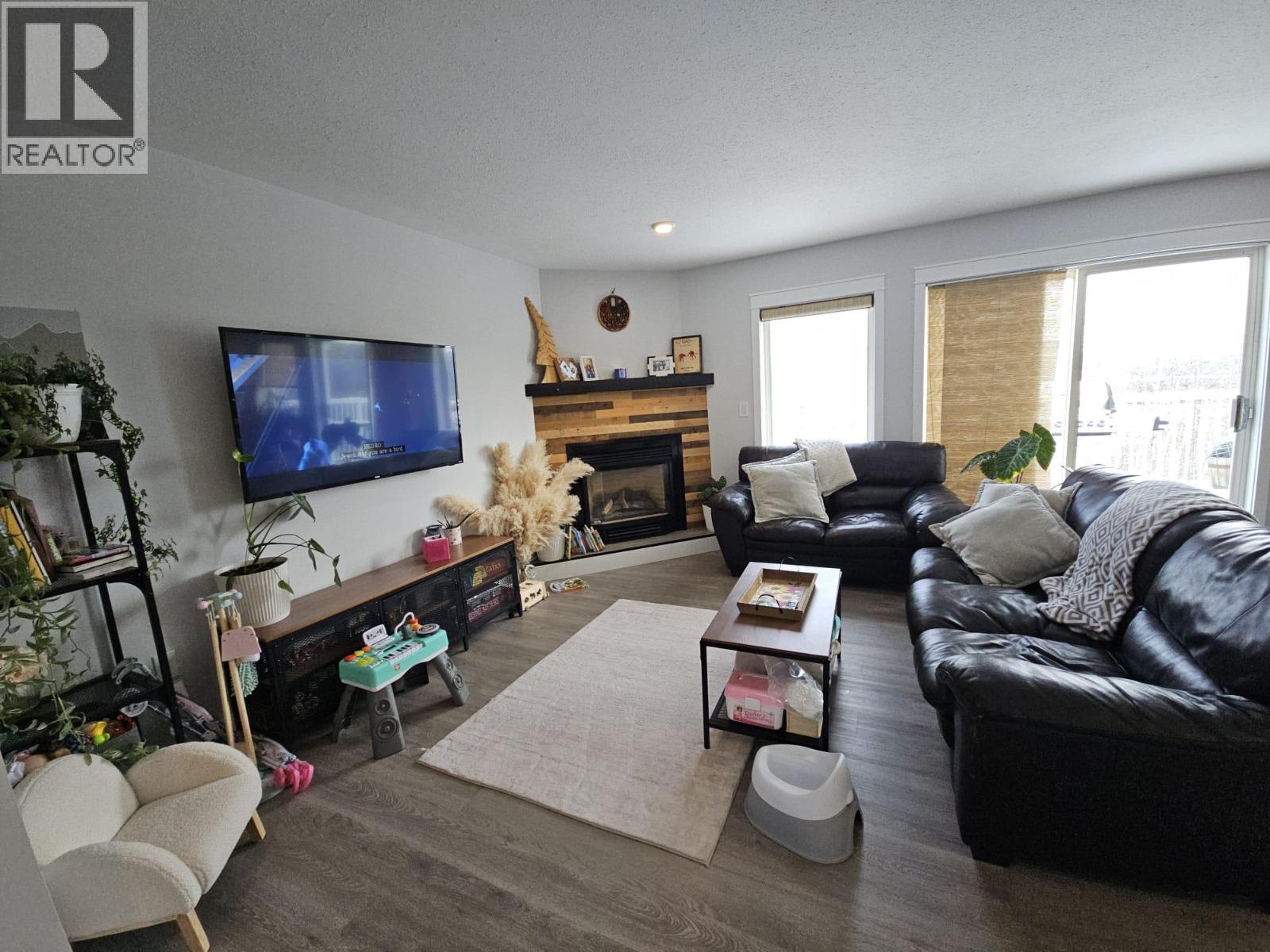 5153 45 Avenue NW, Chetwynd, British Columbia  V0C 1J0 - Photo 2 - 10377697