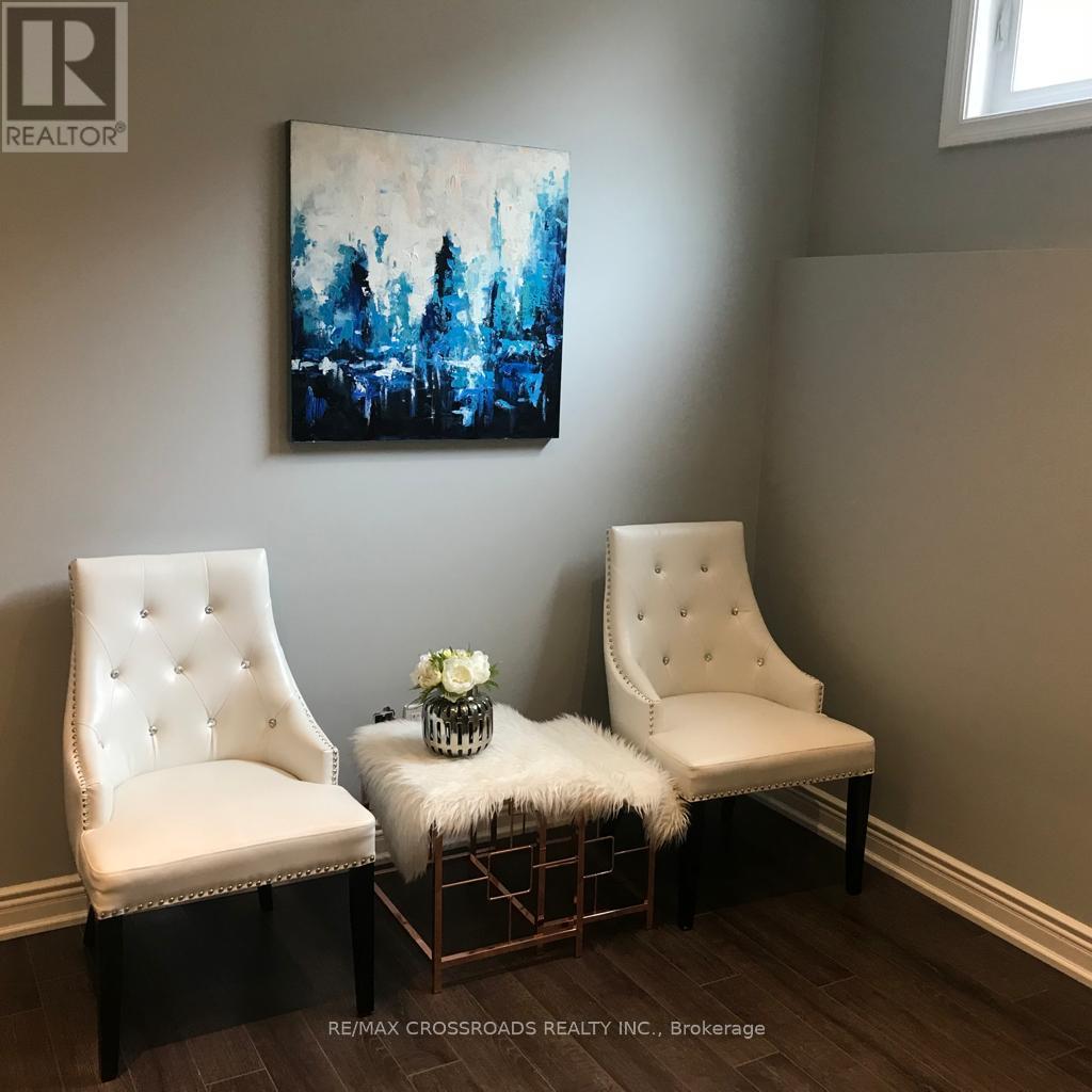 3 Honey Drive, Toronto (Wexford-Maryvale), Ontario  M1R 3S3 - Photo 6 - E13659692