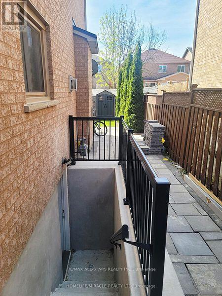91 Song Bird Drive N, Markham, Ontario L3S 3T8 - Photo 12 - N13659696