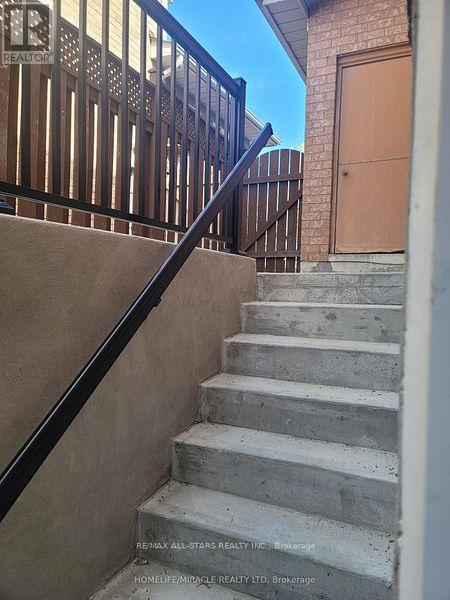 91 Song Bird Drive N, Markham, Ontario L3S 3T8 - Photo 2 - N13659696
