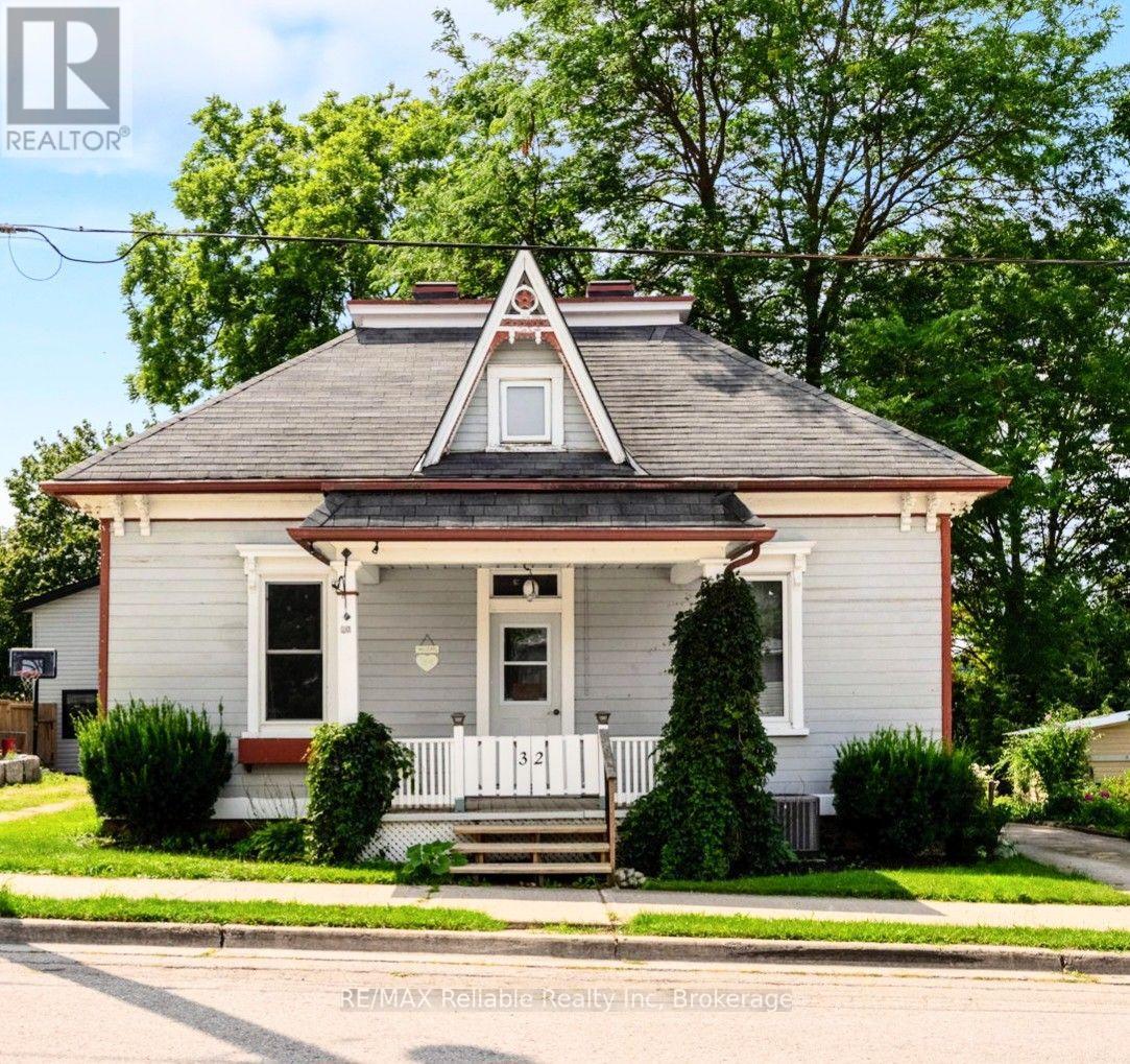 32 Rattenbury Street W, Central Huron, Ontario  N0M 1L0 - Photo 1 - X13118226