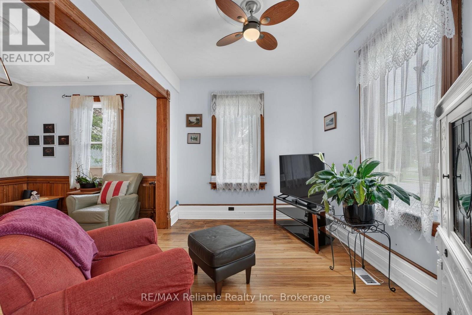32 Rattenbury Street W, Central Huron, Ontario  N0M 1L0 - Photo 11 - X13118226