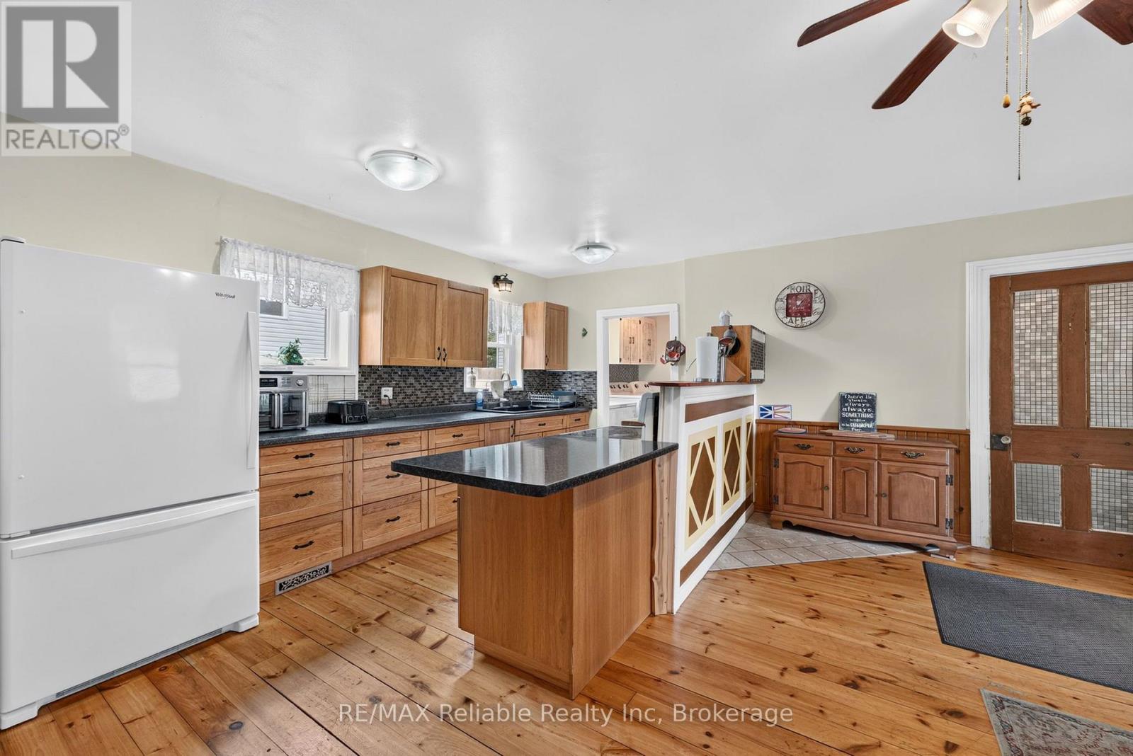 32 Rattenbury Street W, Central Huron, Ontario  N0M 1L0 - Photo 3 - X13118226