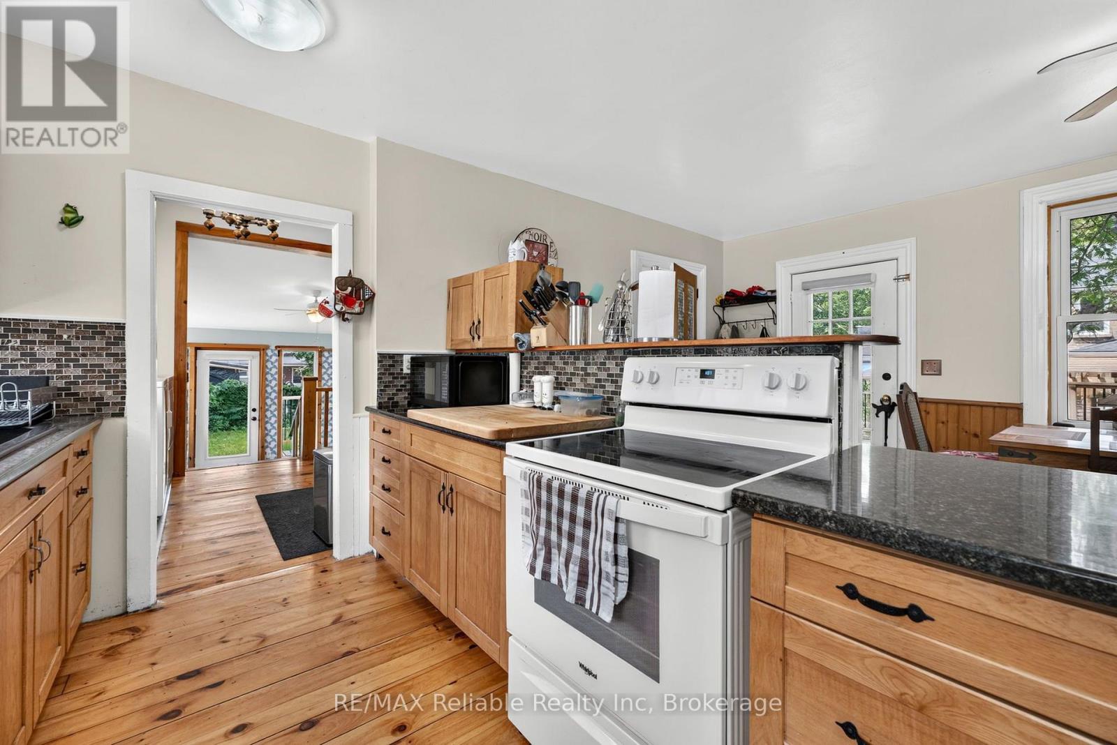 32 Rattenbury Street W, Central Huron, Ontario  N0M 1L0 - Photo 6 - X13118226