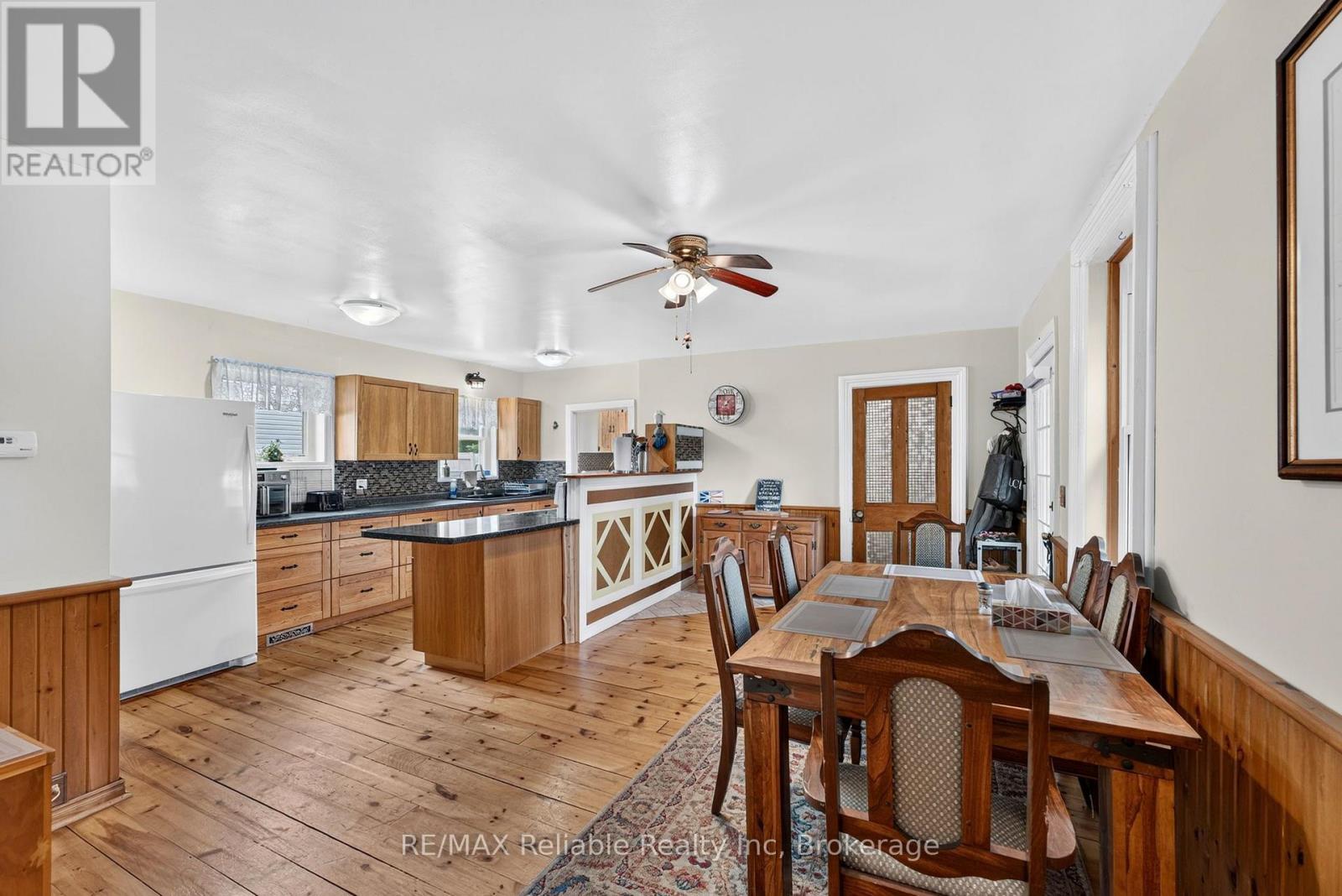 32 Rattenbury Street W, Central Huron, Ontario  N0M 1L0 - Photo 7 - X13118226