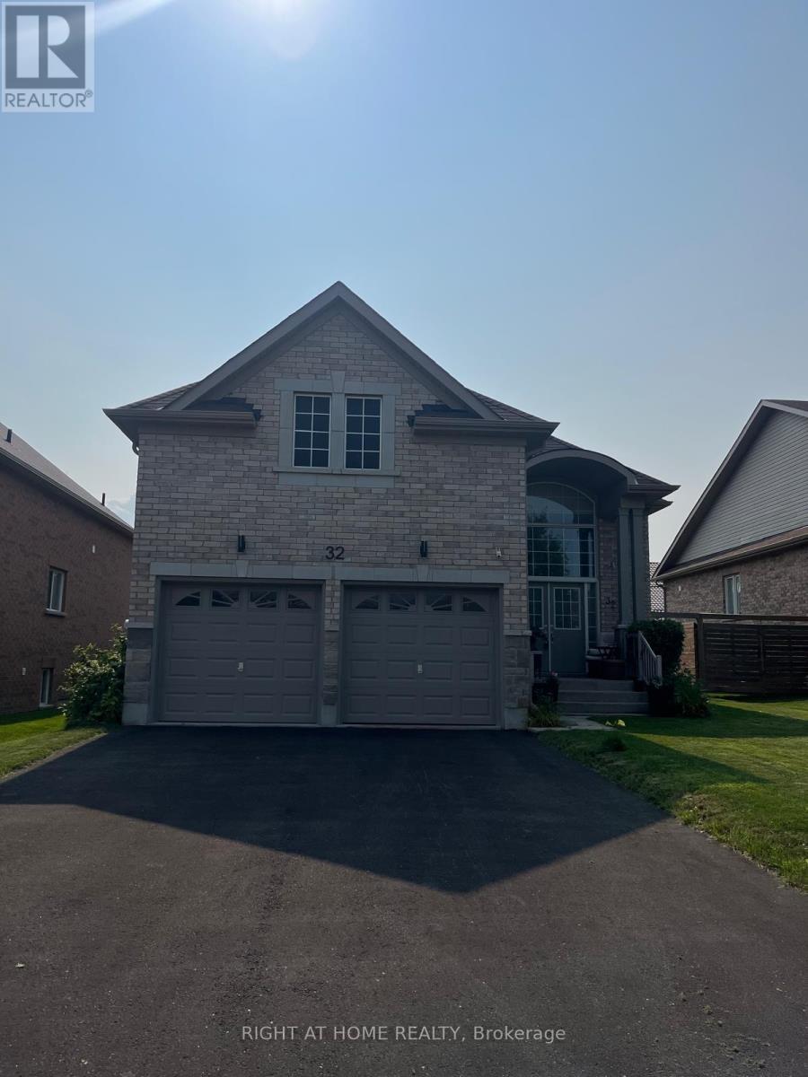 32 MIDDLETON DRIVE, Wasaga Beach, Ontario
