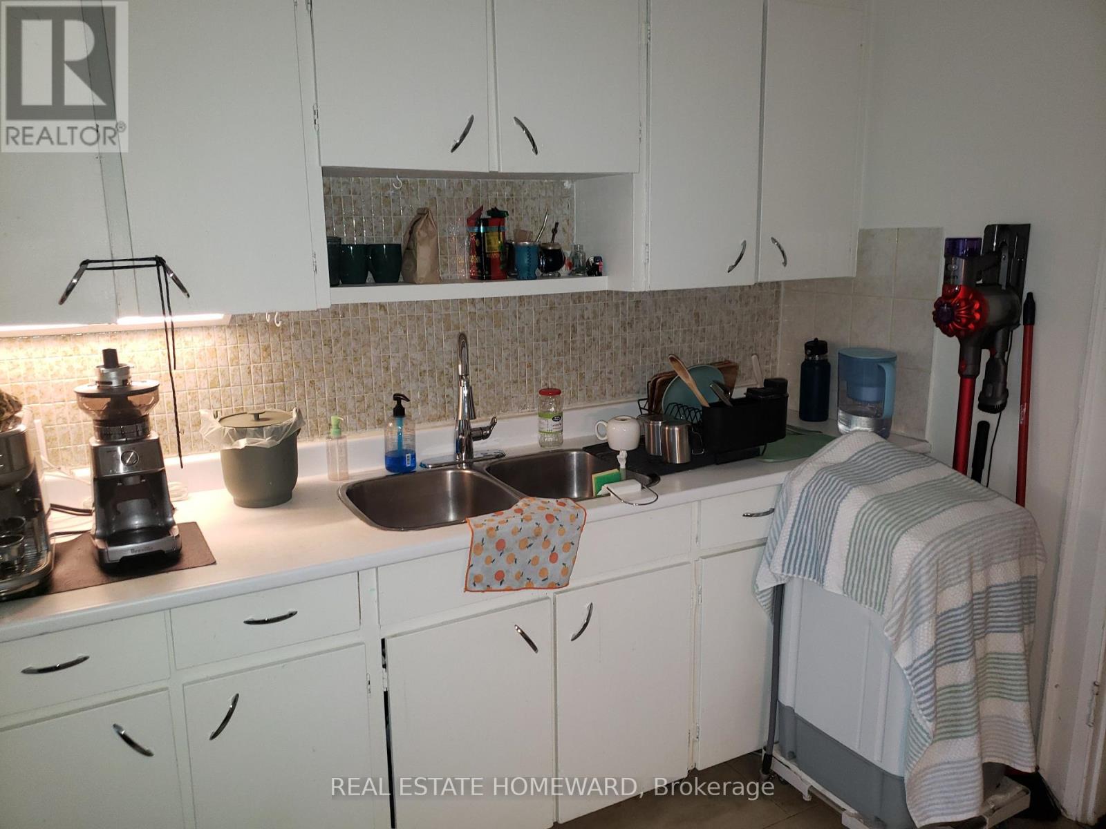 4 - 435 Parkside Drive, Toronto, Ontario  M6R 2Z8 - Photo 7 - W13659710