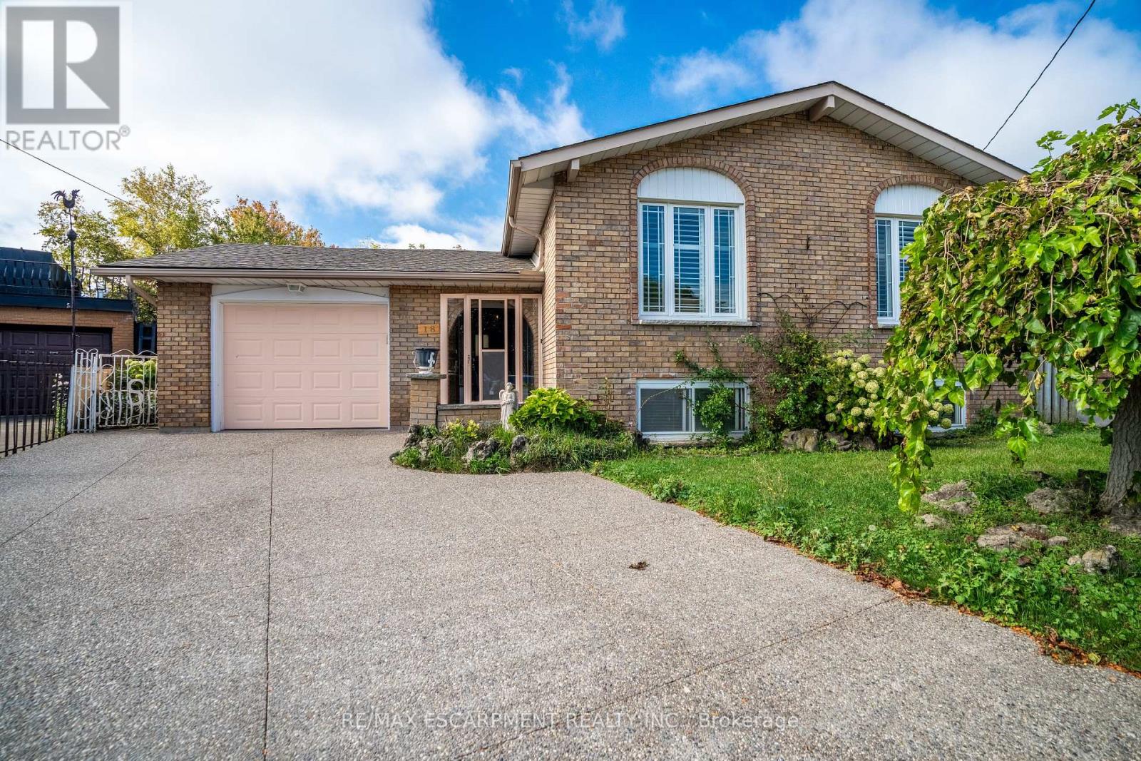 18 VILLA COURT, Hamilton, Ontario