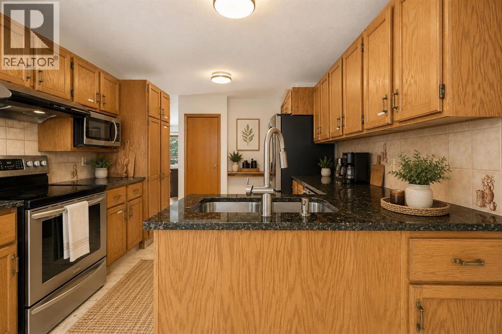 132 Scenic Cove Circle Nw, Calgary, Alberta  T3L 1M9 - Photo 9 - A2328553