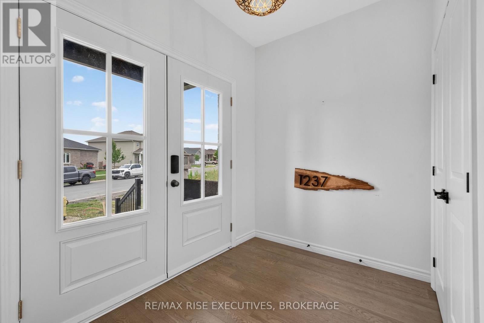 1237 Carfa Crescent, Kingston, Ontario K7P 0M7 - Photo 3 - X13659760