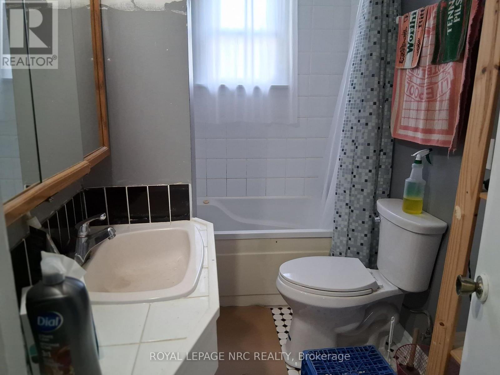 42 Cumming Street, St. Catharines, Ontario  L2S 1H9 - Photo 11 - X13659544