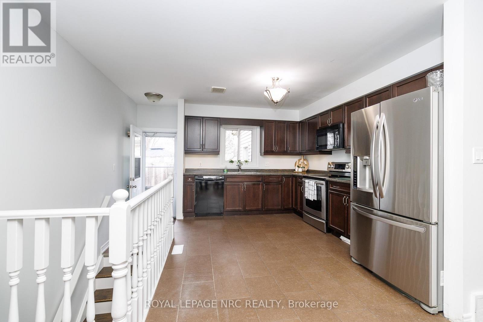 16 Leonard Drive, St. Catharines (Rykert/vansickle), Ontario  L2S 3V2 - Photo 10 - X13659768