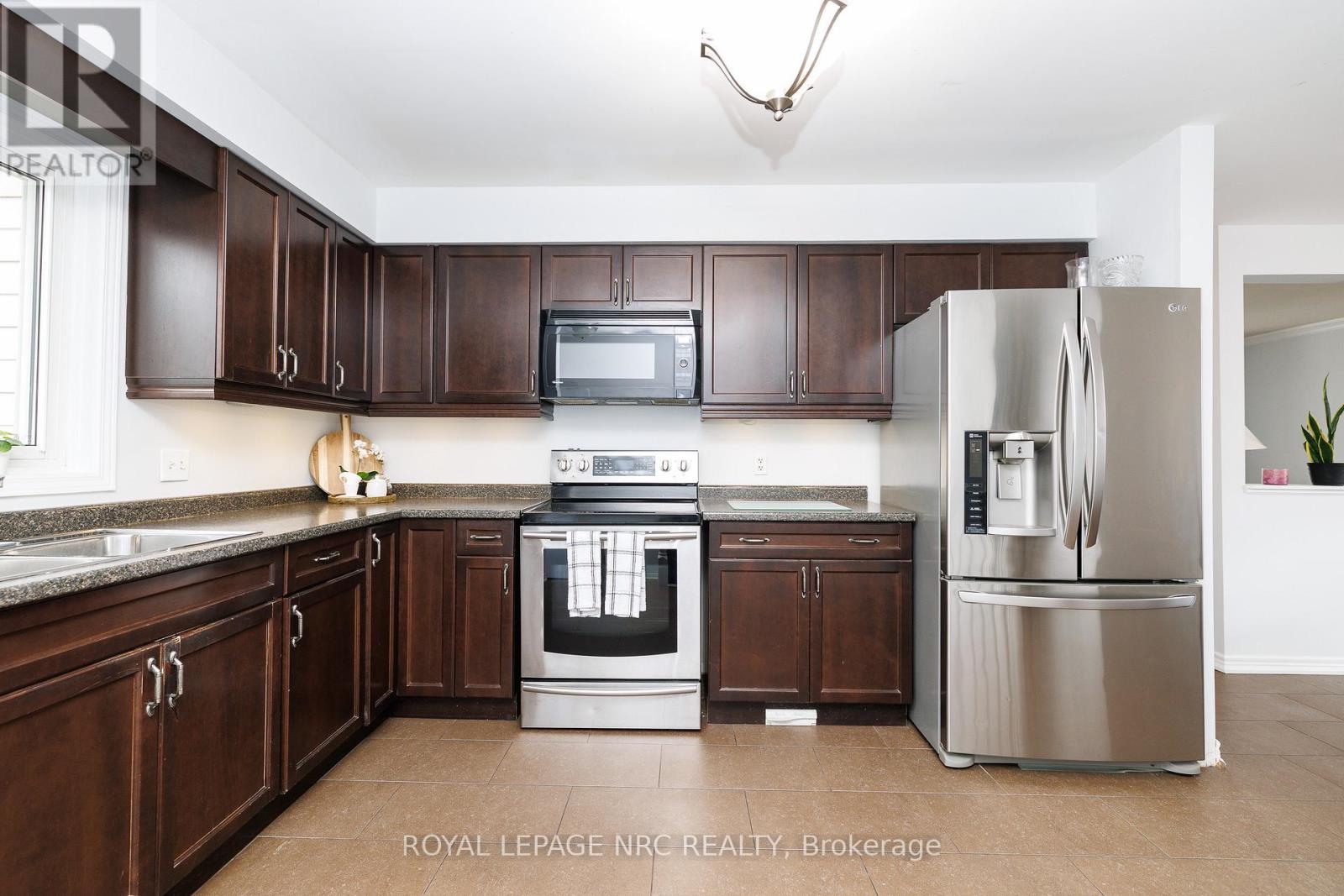 16 Leonard Drive, St. Catharines (Rykert/vansickle), Ontario  L2S 3V2 - Photo 9 - X13659768