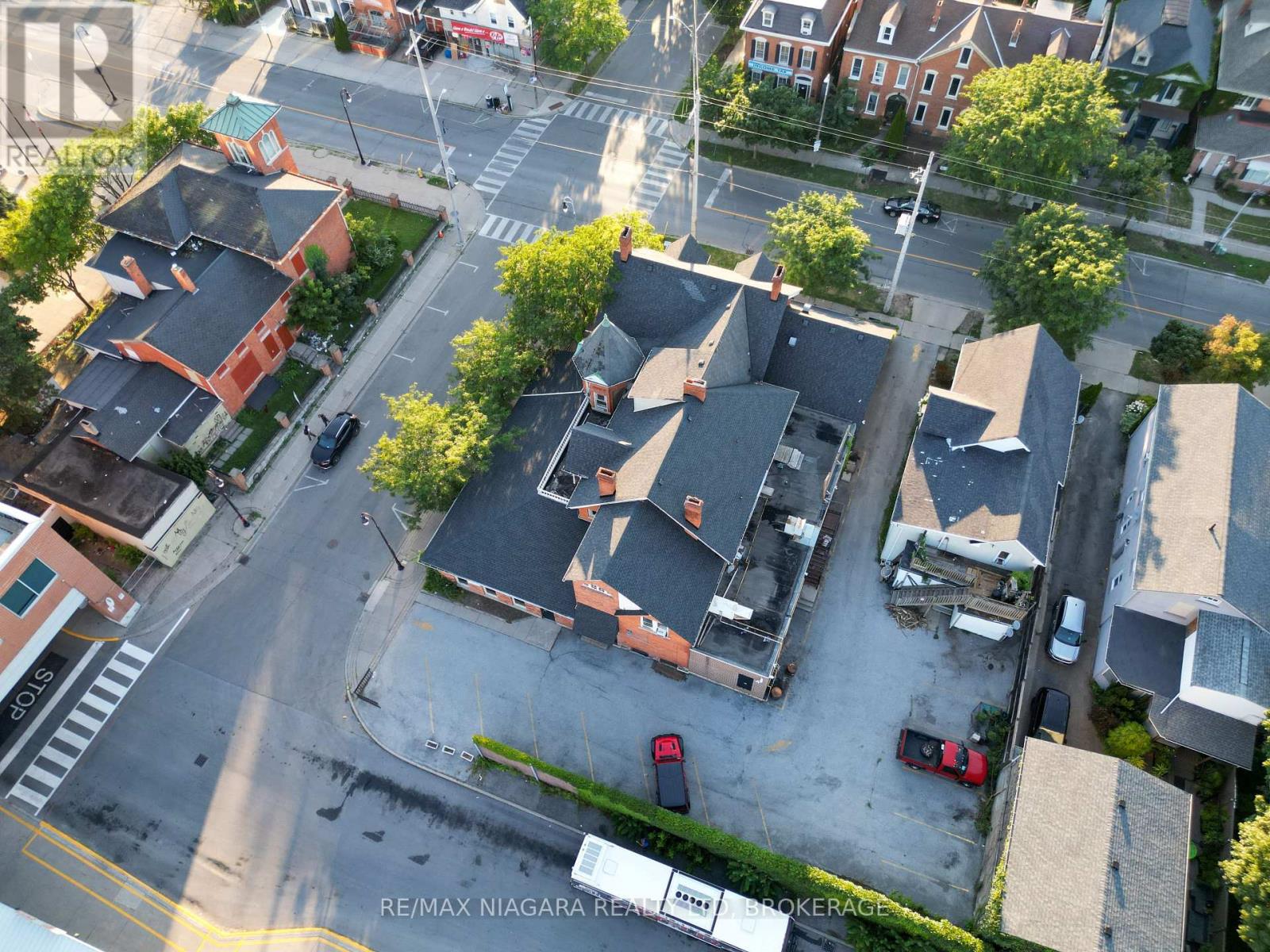 22 Academy Street, St. Catharines, Ontario  L2R 4Z6 - Photo 4 - X13659796