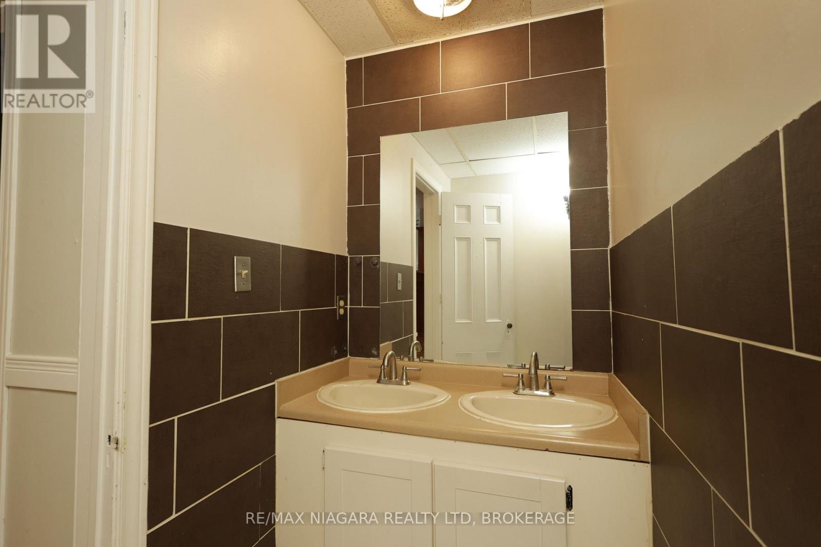 22 Academy Street, St. Catharines, Ontario  L2R 4Z6 - Photo 41 - X13659796