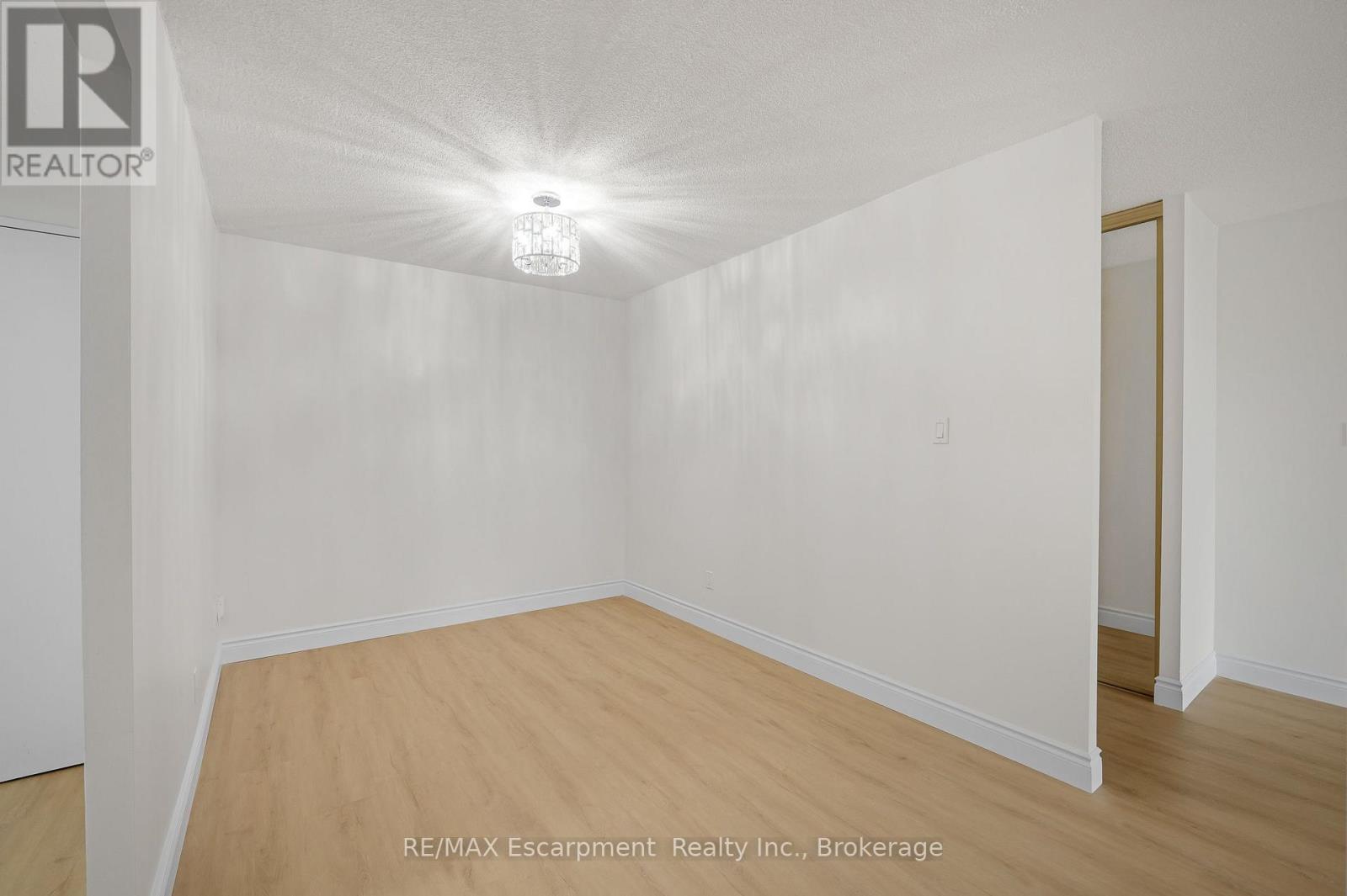 310 - 975 Warwick Court, Burlington, Ontario  L7T 3Z7 - Photo 13 - W13659892