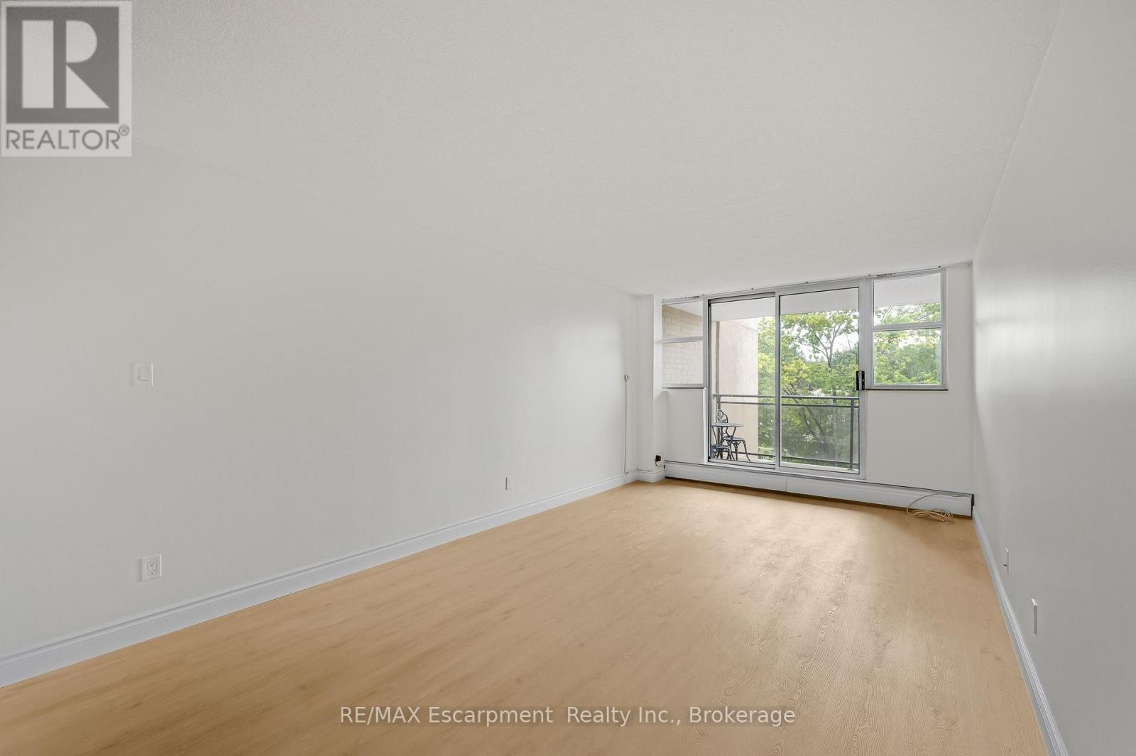 310 - 975 Warwick Court, Burlington, Ontario  L7T 3Z7 - Photo 9 - W13659892