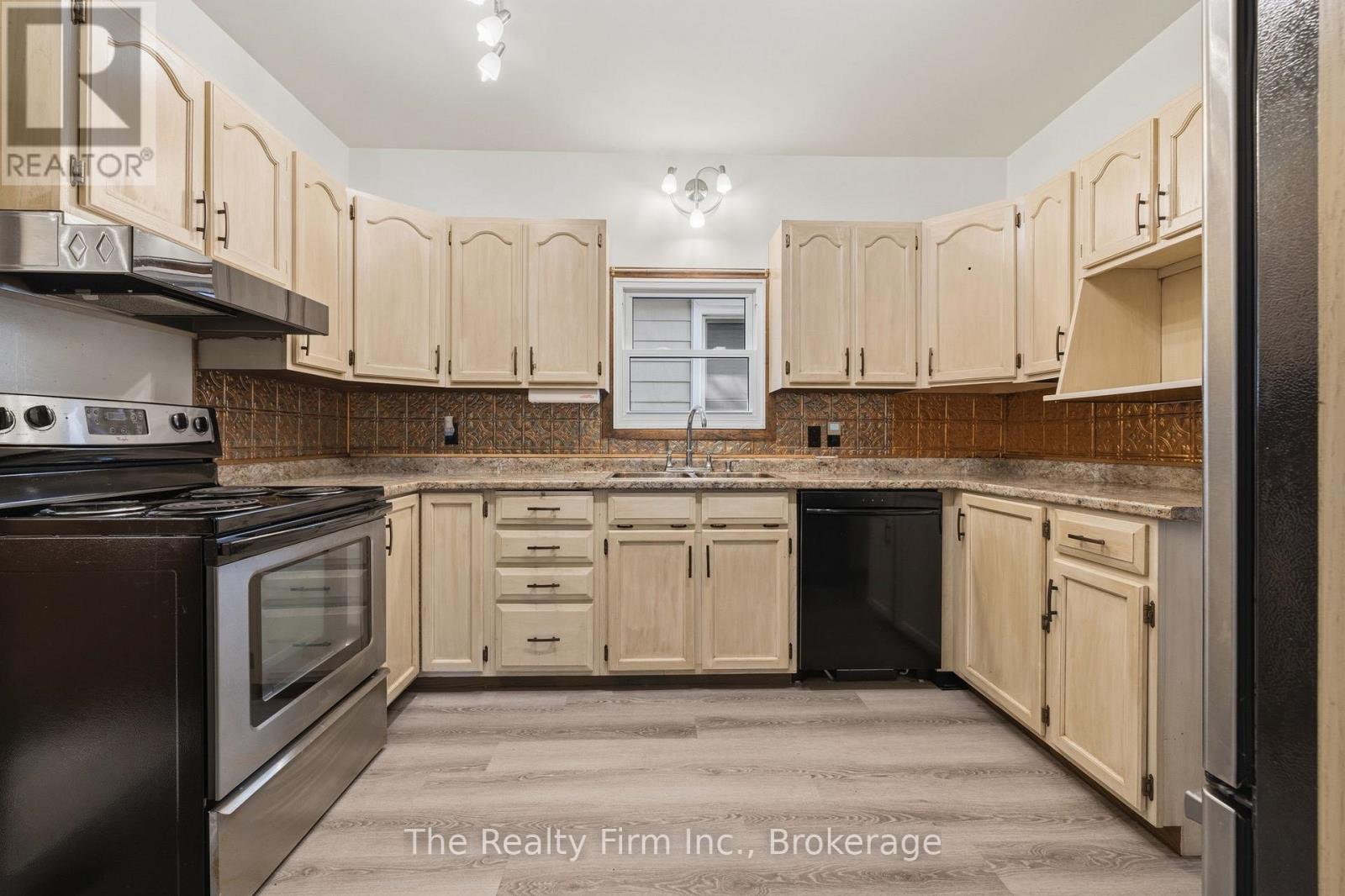 17 Douglas Street, Woodstock, Ontario  N4S 2Y1 - Photo 10 - X13659840