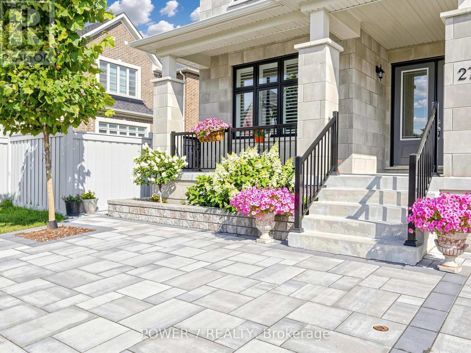 27 Joiner Circle, Whitchurch-Stouffville, Ontario  L4A 4W9 - Photo 3 - N13644590