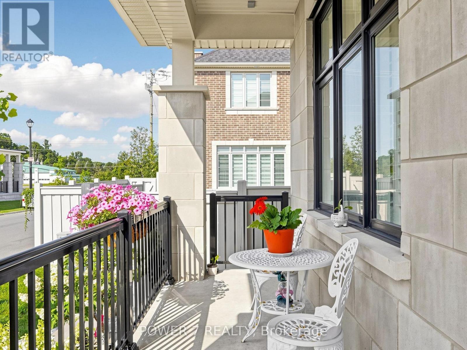 27 Joiner Circle, Whitchurch-Stouffville, Ontario  L4A 4W9 - Photo 4 - N13644590