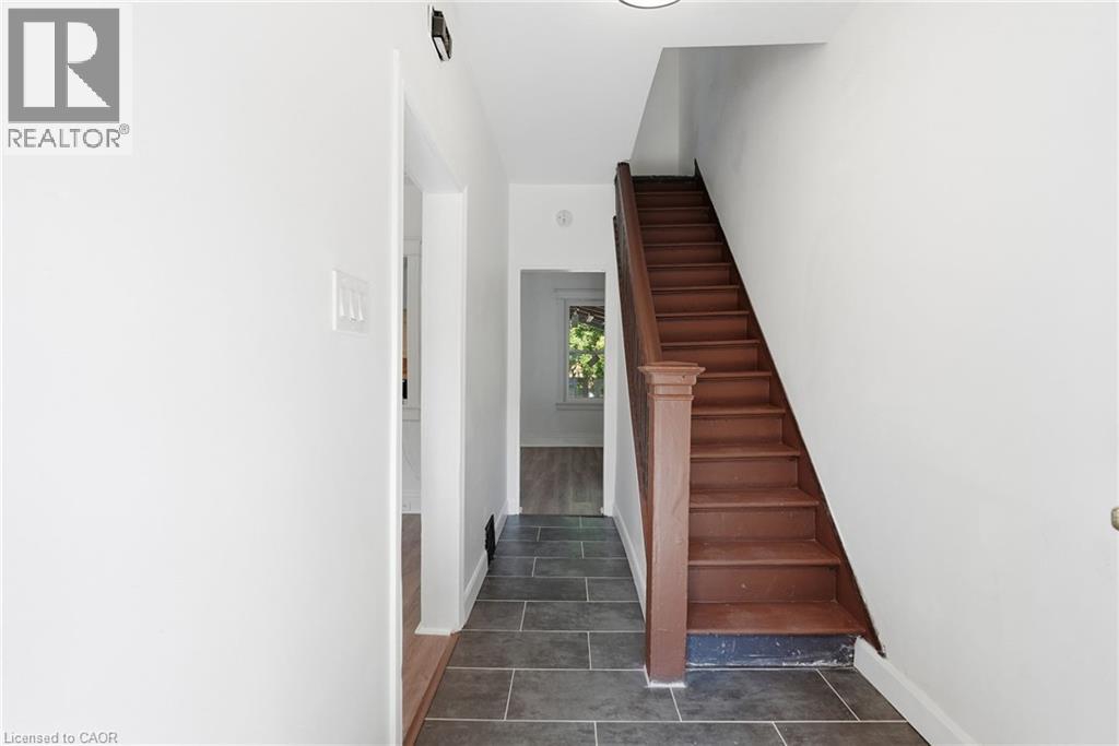 41 Barnesdale Avenue N, Hamilton, Ontario  L8L 6R7 - Photo 4 - 40854781