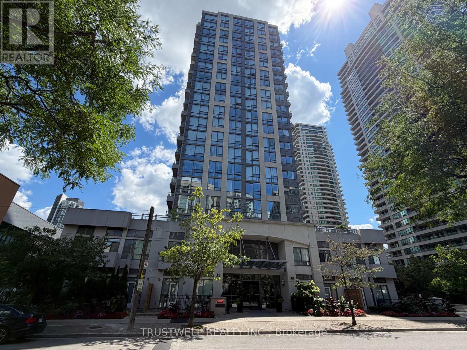 2120 - 35 HOLLYWOOD AVENUE, Toronto, Ontario