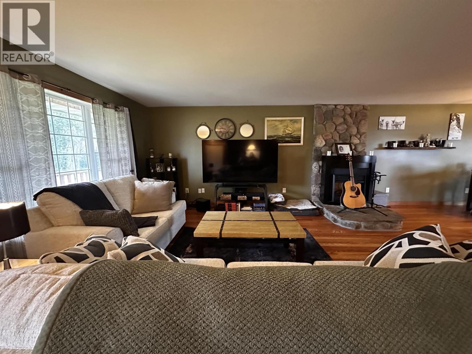 4410 E 52 Avenue, Fort Nelson, British Columbia  V0C 1R0 - Photo 4 - R3153755