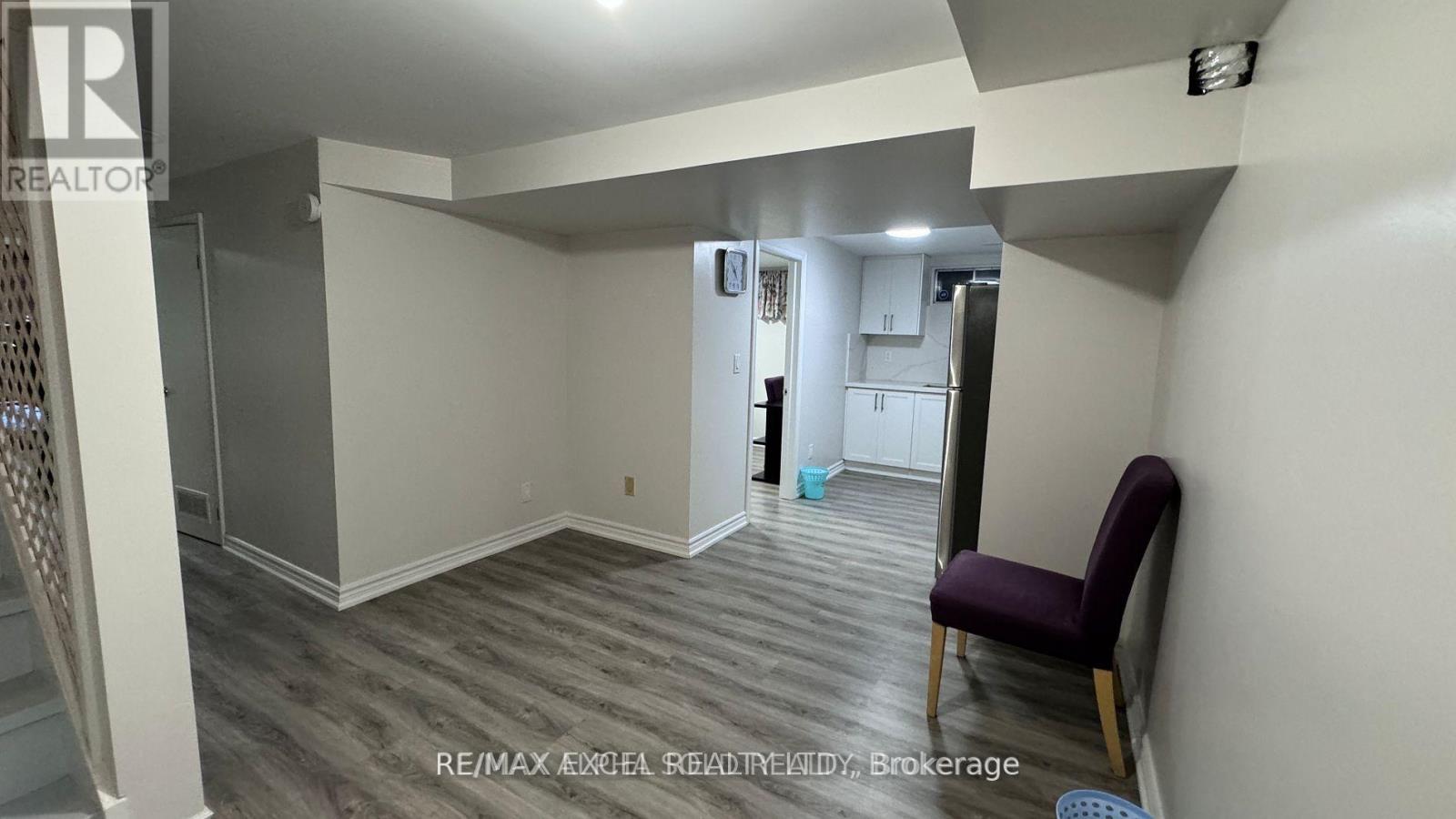 BSMT - 38 SAINTSBURY SQUARE, Toronto, Ontario