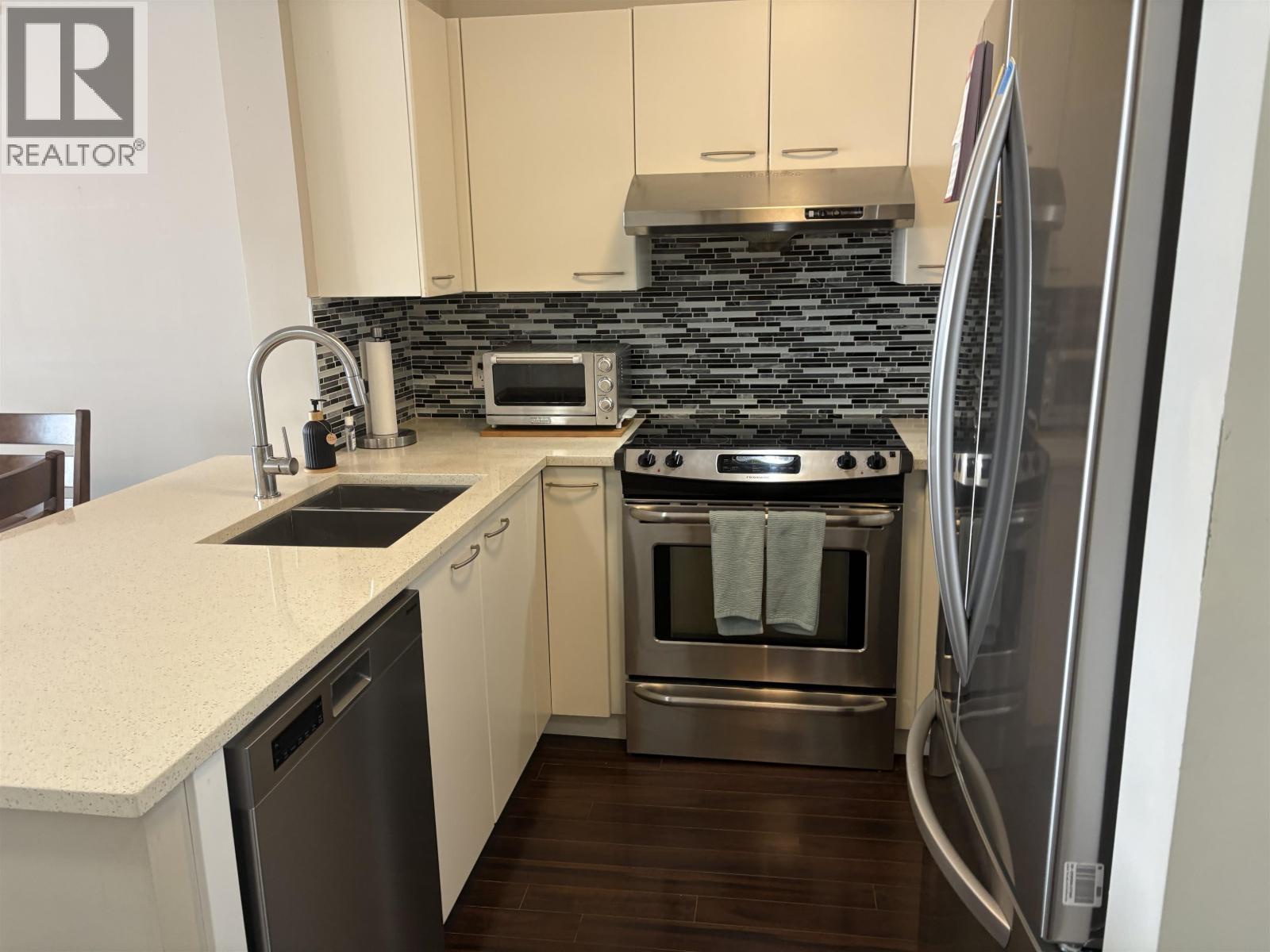 707 1575 W 10th Avenue, Vancouver, British Columbia  V6J 5L1 - Photo 2 - R3153107