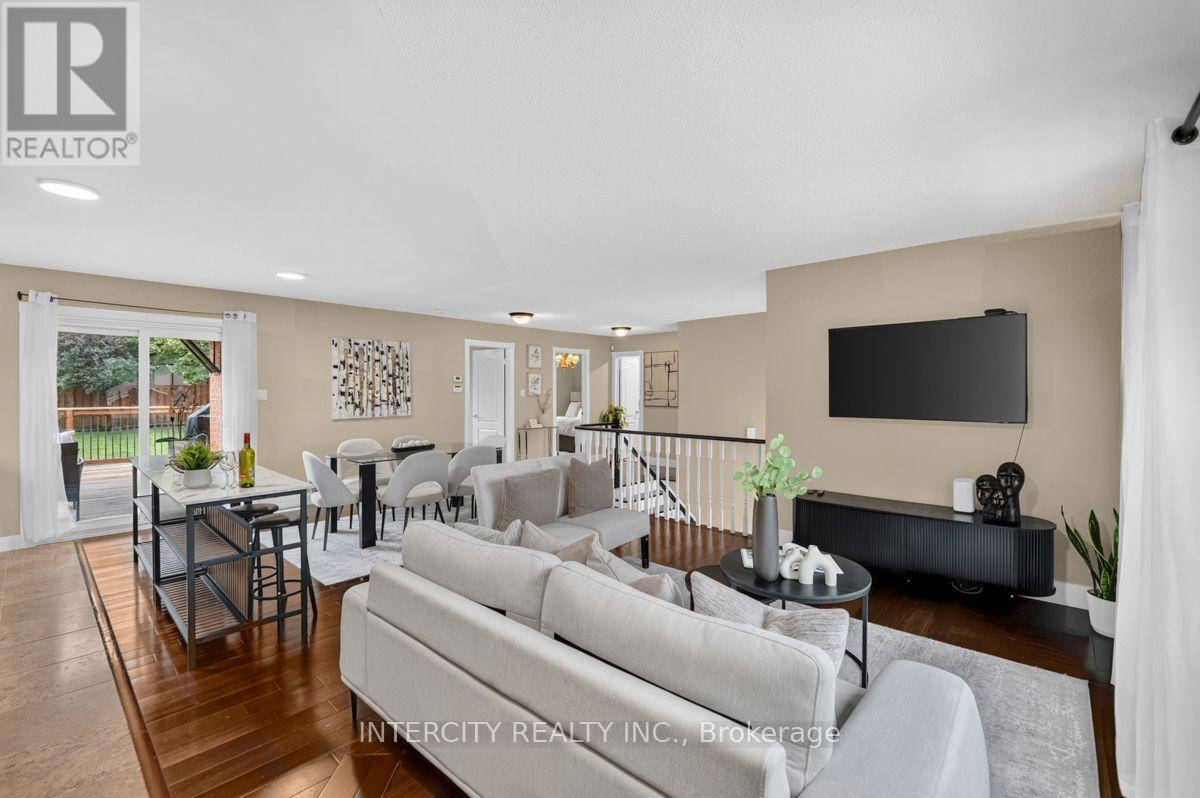 6 Compton Crescent, Bradford West Gwillimbury, Ontario  L3Z 2X5 - Photo 11 - N13659788
