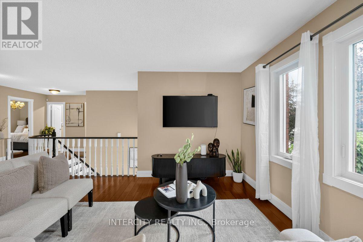6 Compton Crescent, Bradford West Gwillimbury, Ontario  L3Z 2X5 - Photo 14 - N13659788