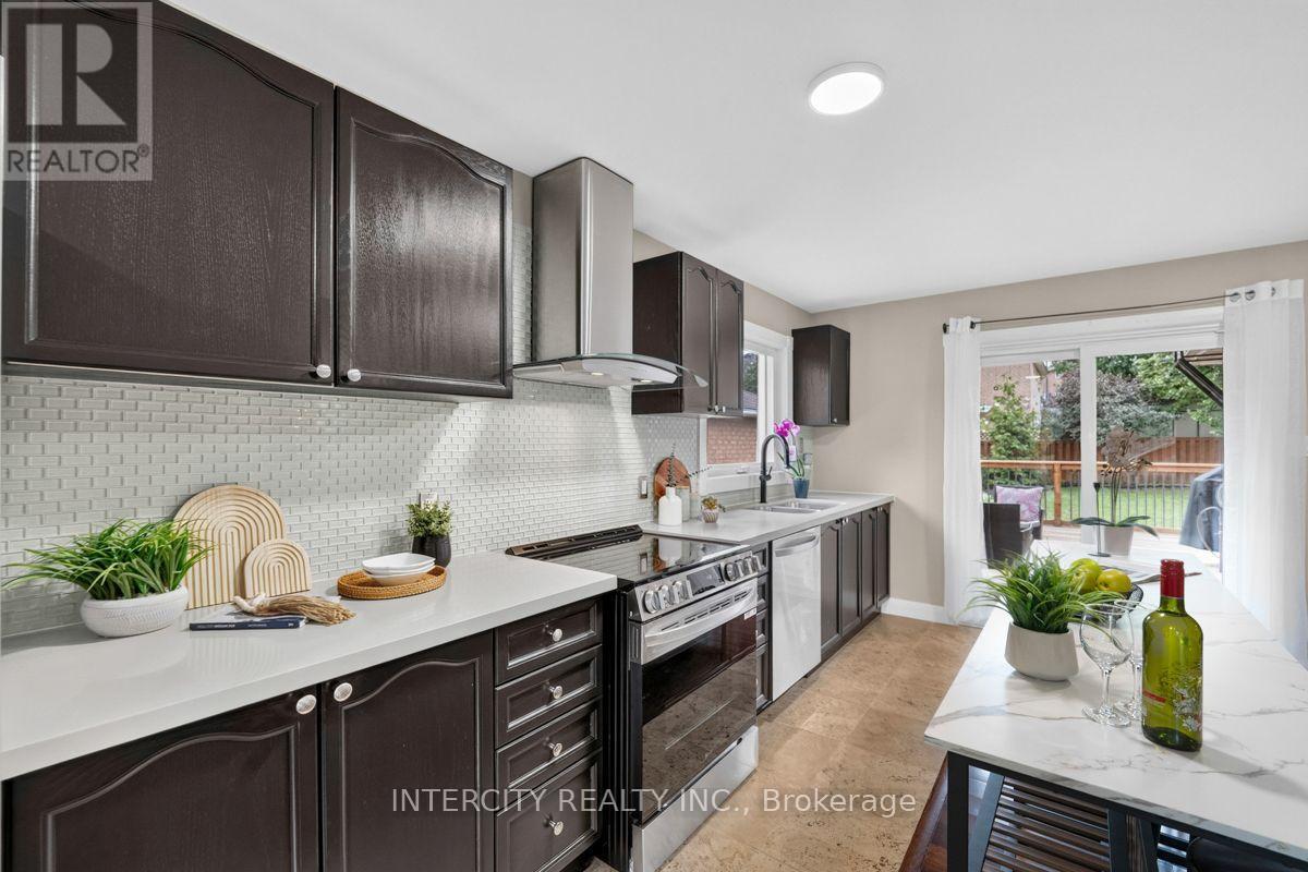 6 Compton Crescent, Bradford West Gwillimbury, Ontario  L3Z 2X5 - Photo 16 - N13659788