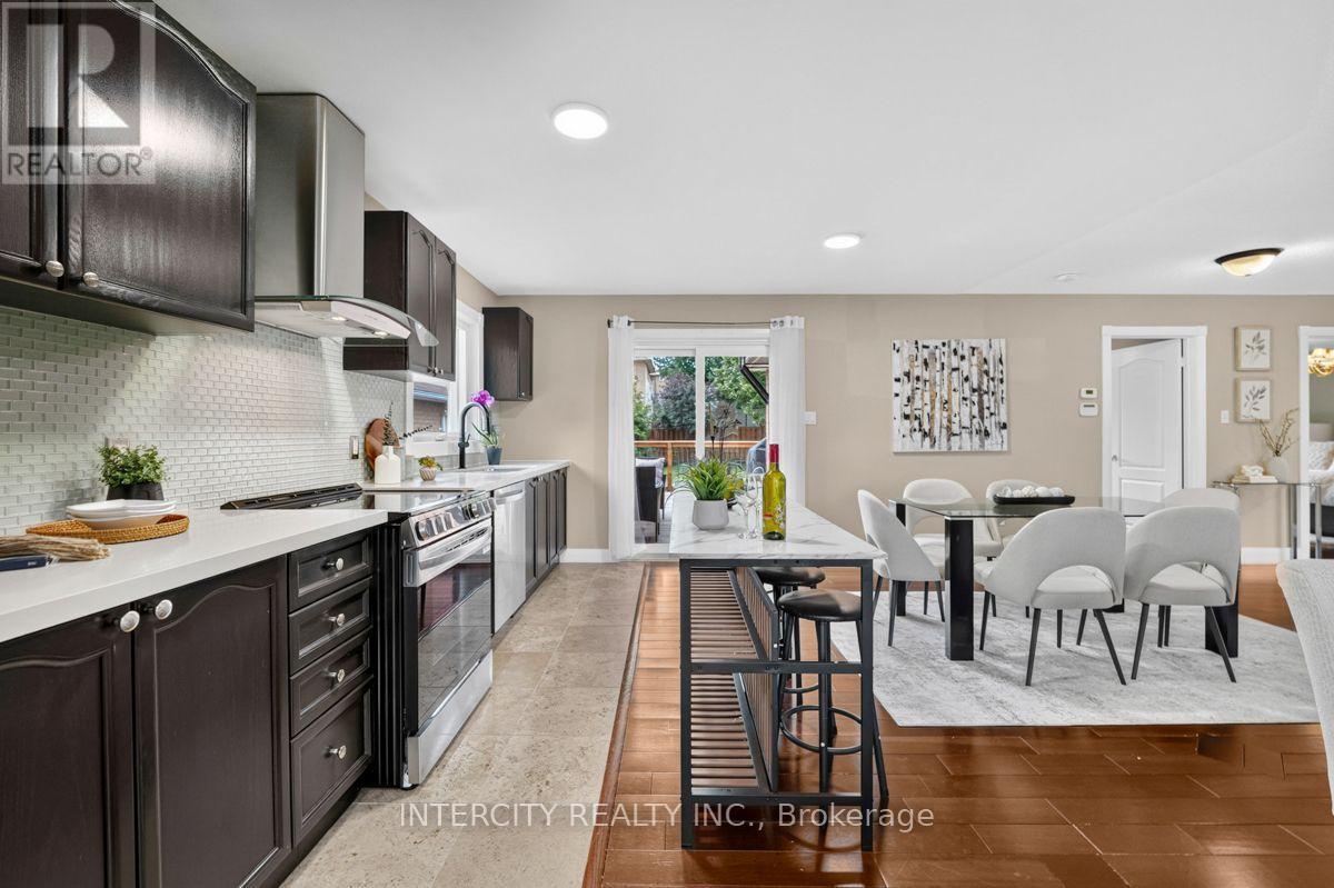 6 Compton Crescent, Bradford West Gwillimbury, Ontario  L3Z 2X5 - Photo 17 - N13659788