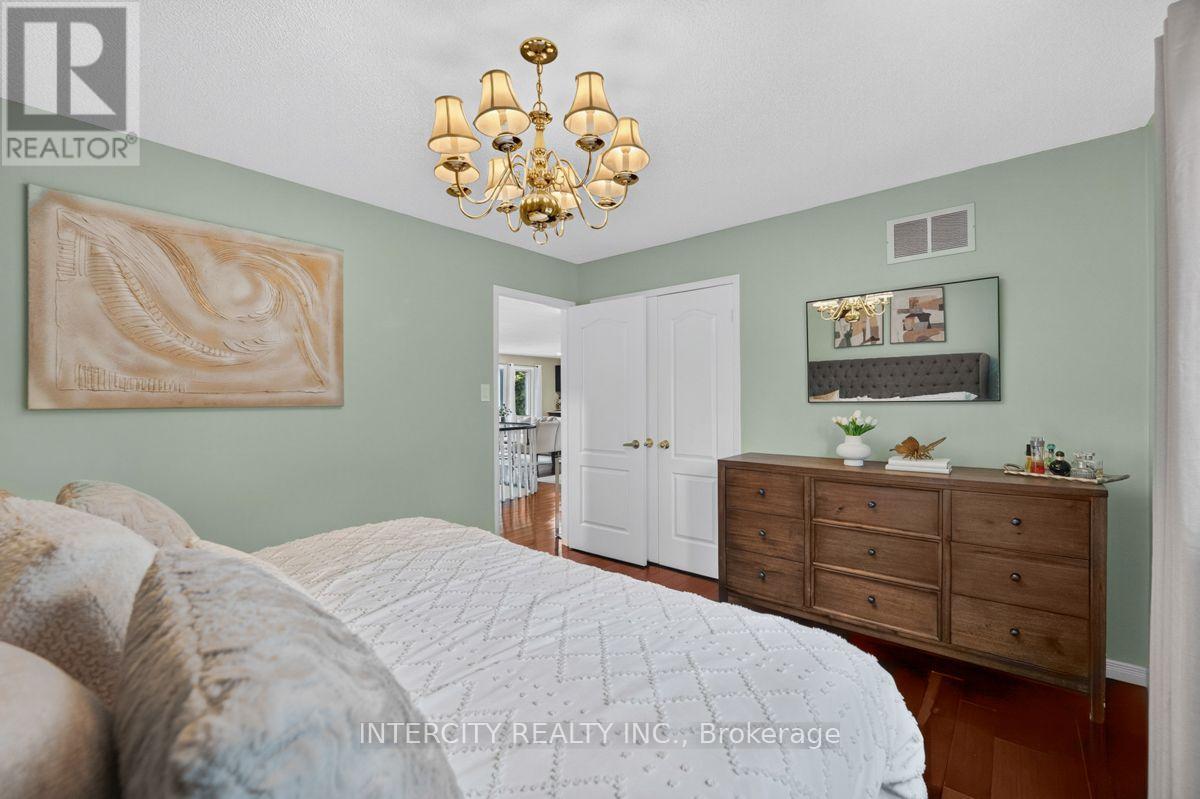 6 Compton Crescent, Bradford West Gwillimbury, Ontario  L3Z 2X5 - Photo 19 - N13659788