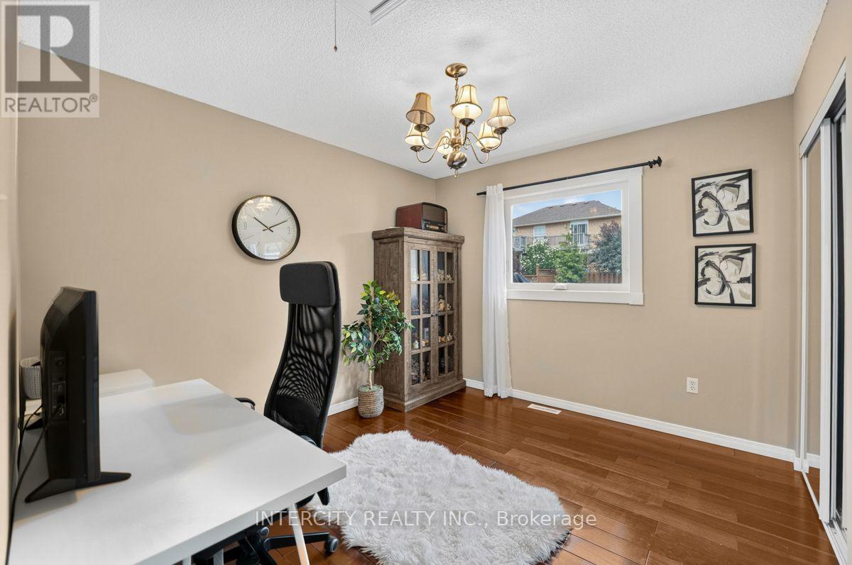 6 Compton Crescent, Bradford West Gwillimbury, Ontario  L3Z 2X5 - Photo 22 - N13659788
