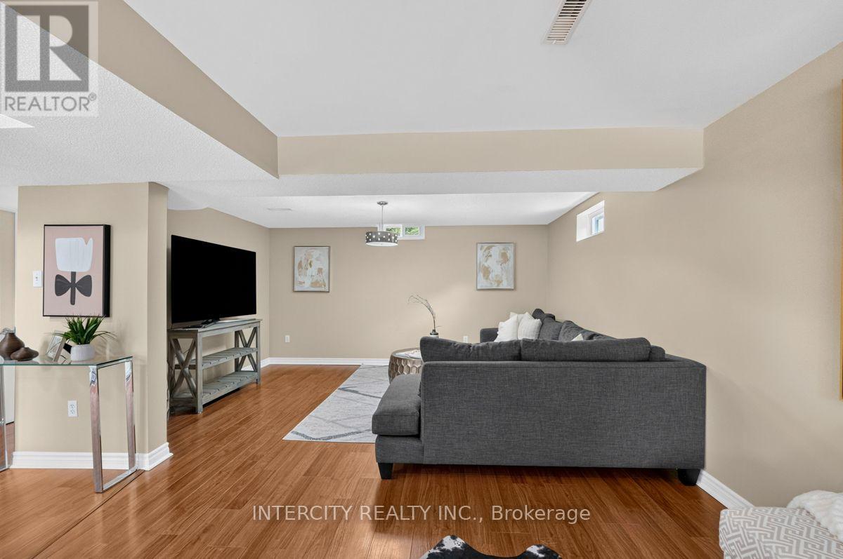 6 Compton Crescent, Bradford West Gwillimbury, Ontario  L3Z 2X5 - Photo 28 - N13659788