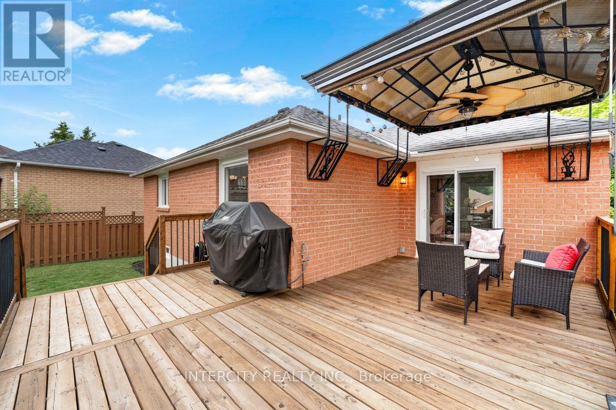6 Compton Crescent, Bradford West Gwillimbury, Ontario  L3Z 2X5 - Photo 35 - N13659788