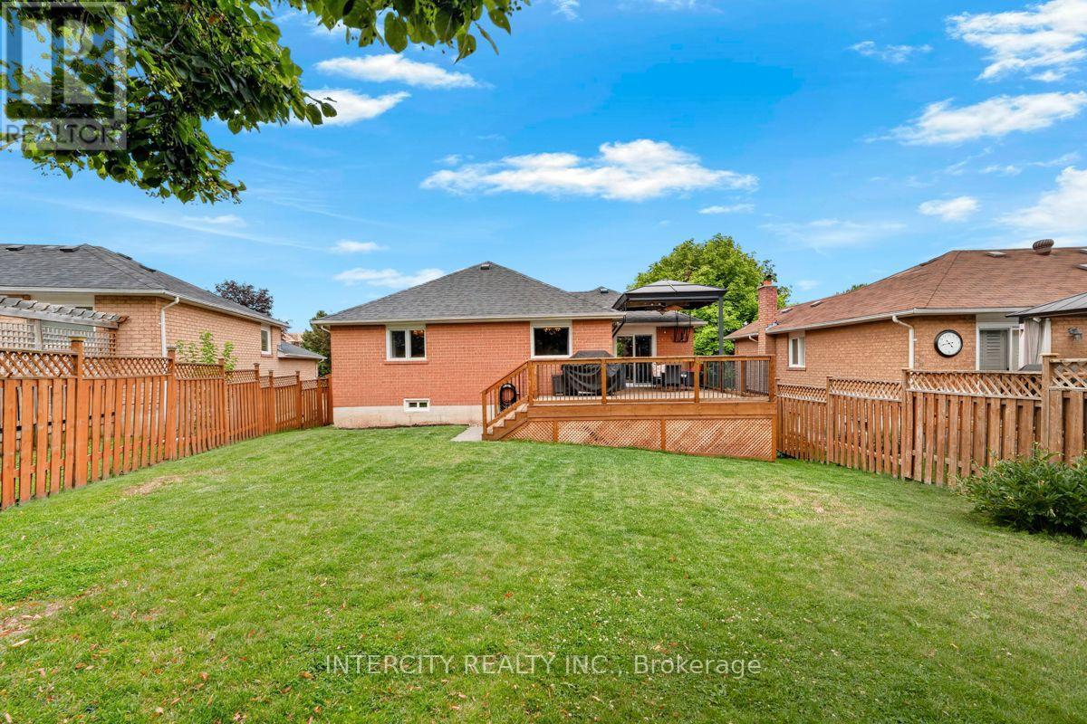 6 Compton Crescent, Bradford West Gwillimbury, Ontario  L3Z 2X5 - Photo 37 - N13659788