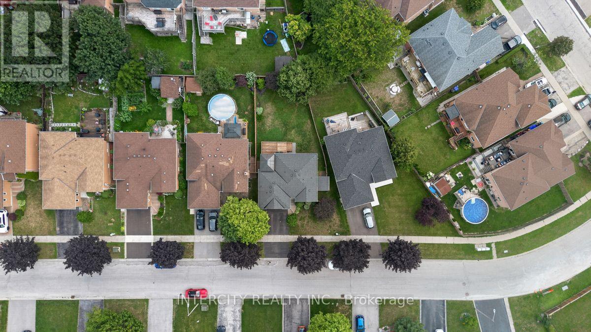 6 Compton Crescent, Bradford West Gwillimbury, Ontario  L3Z 2X5 - Photo 39 - N13659788