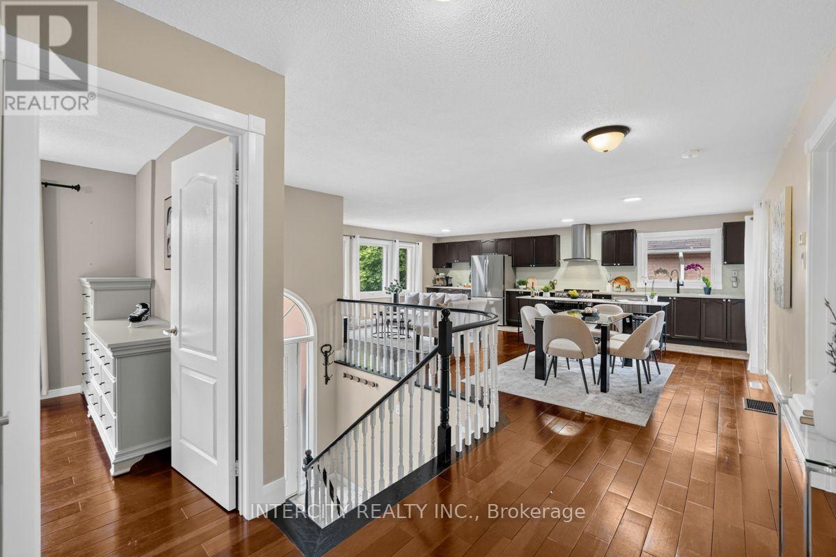 6 Compton Crescent, Bradford West Gwillimbury, Ontario  L3Z 2X5 - Photo 5 - N13659788
