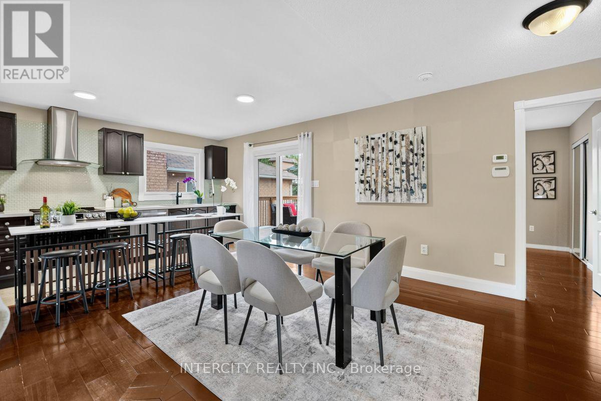 6 Compton Crescent, Bradford West Gwillimbury, Ontario  L3Z 2X5 - Photo 7 - N13659788