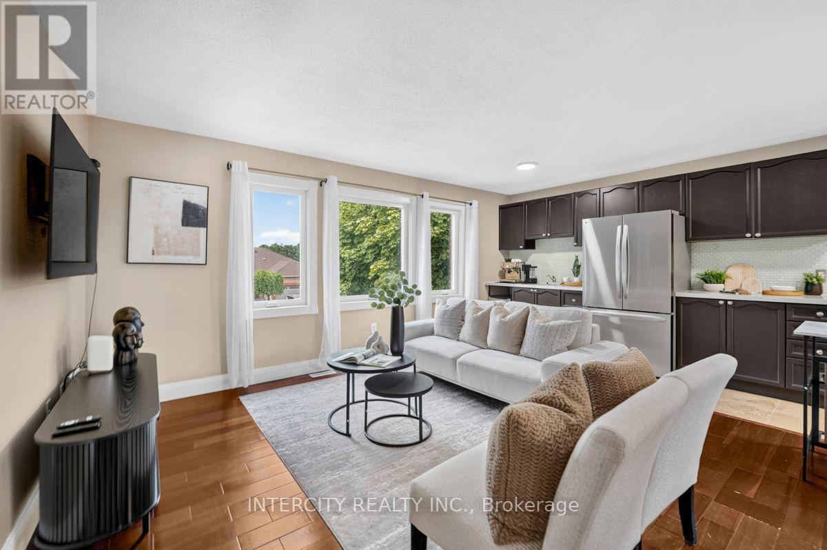 6 Compton Crescent, Bradford West Gwillimbury, Ontario  L3Z 2X5 - Photo 8 - N13659788