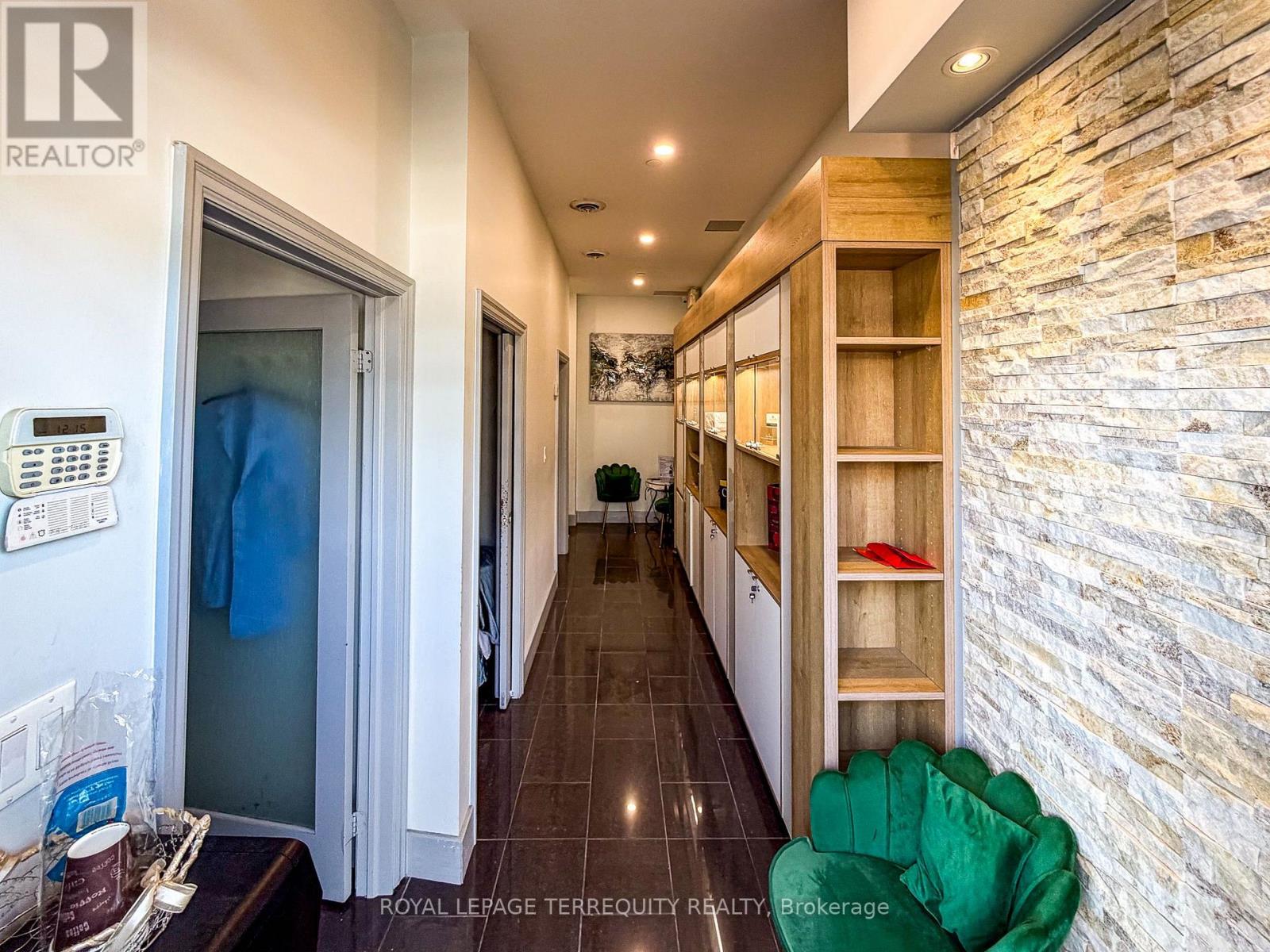 60 - 550 Hwy 7, Richmond Hill, Ontario L4B 3Z4 - Photo 1 - N13659842