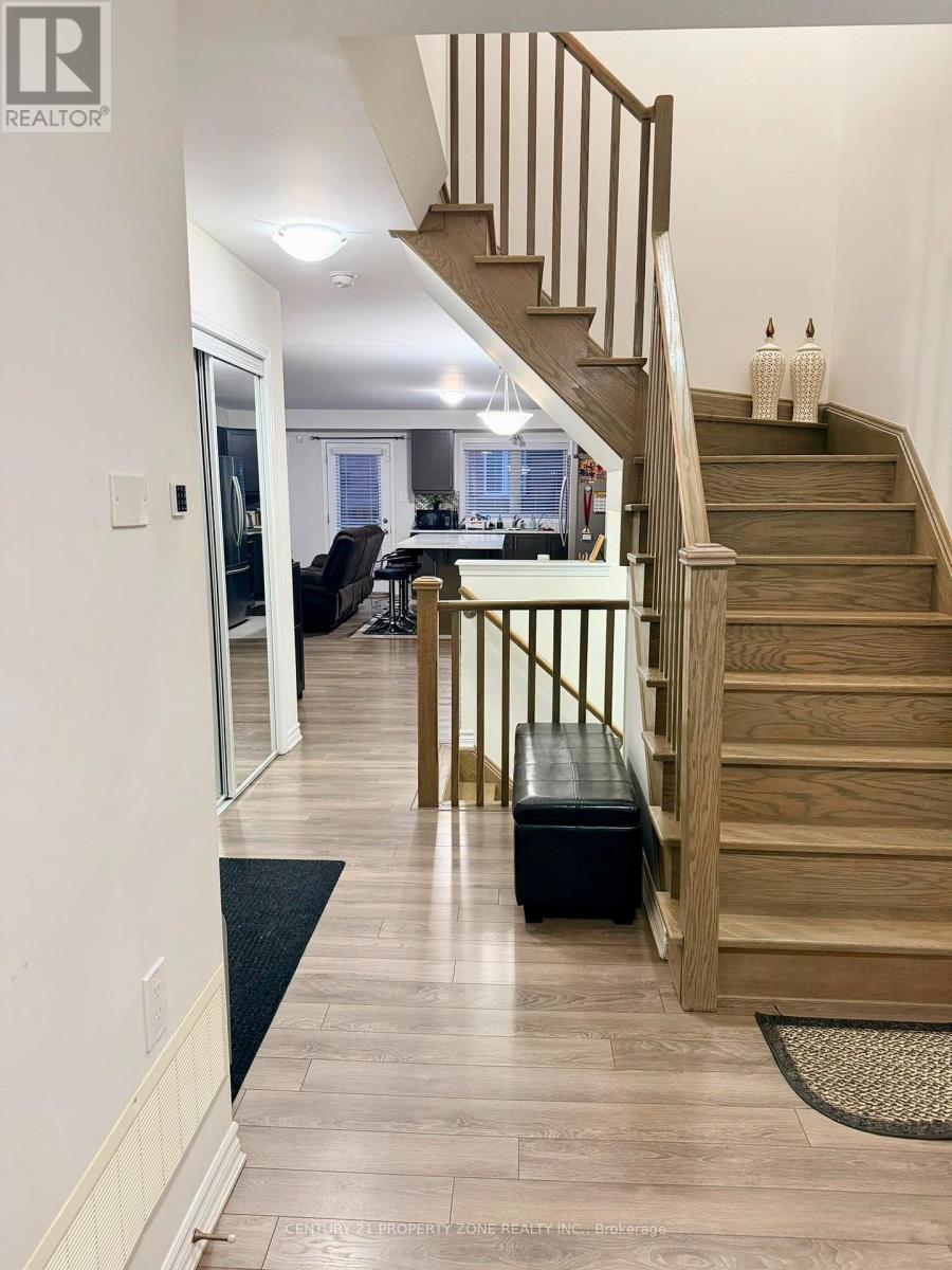 40 Leblanc Crescent, Brampton, Ontario  L7A 4G6 - Photo 4 - W13659798